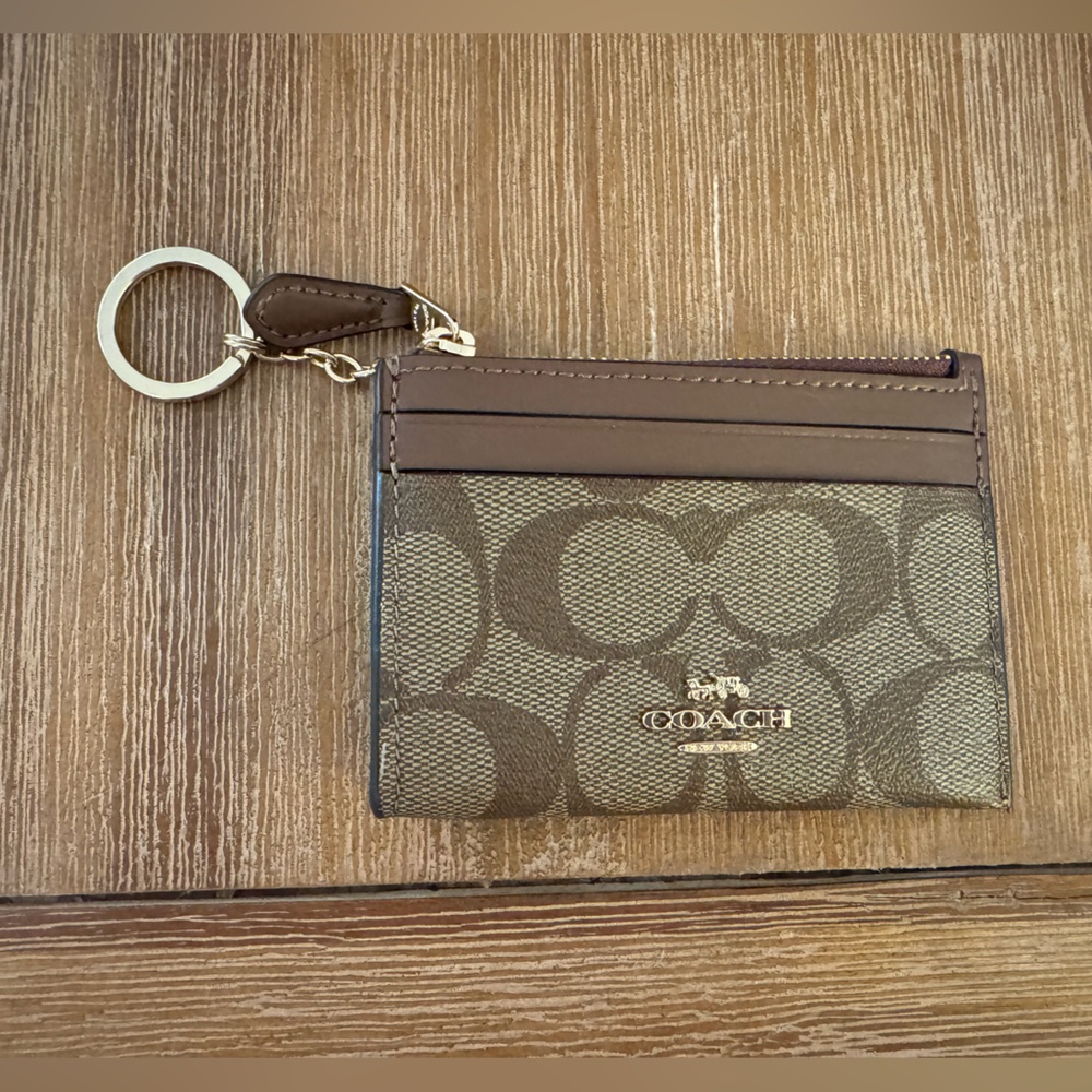 NWT Coach Mini Skinny ID case